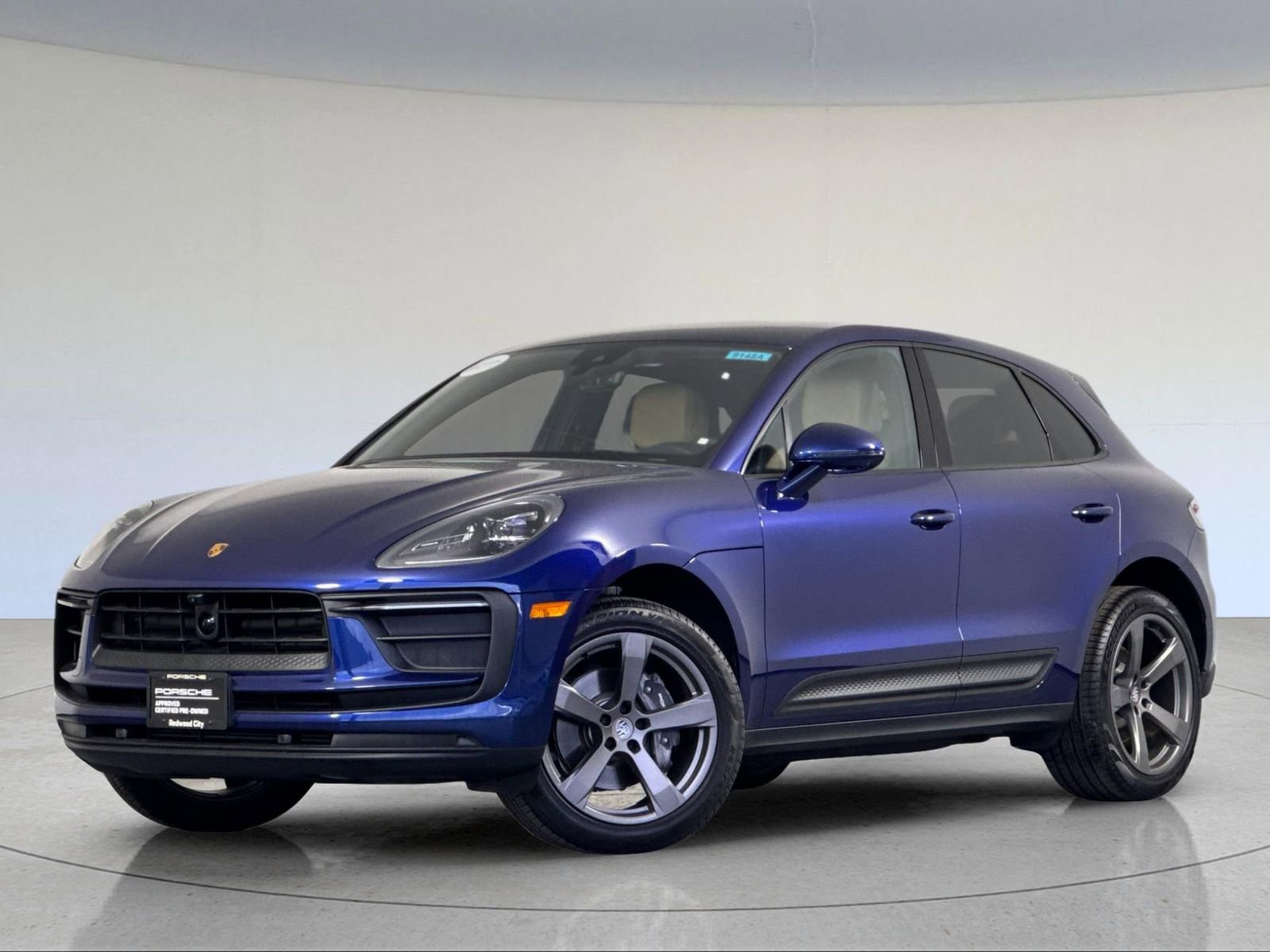 Certified 2025 Porsche Macan image 1