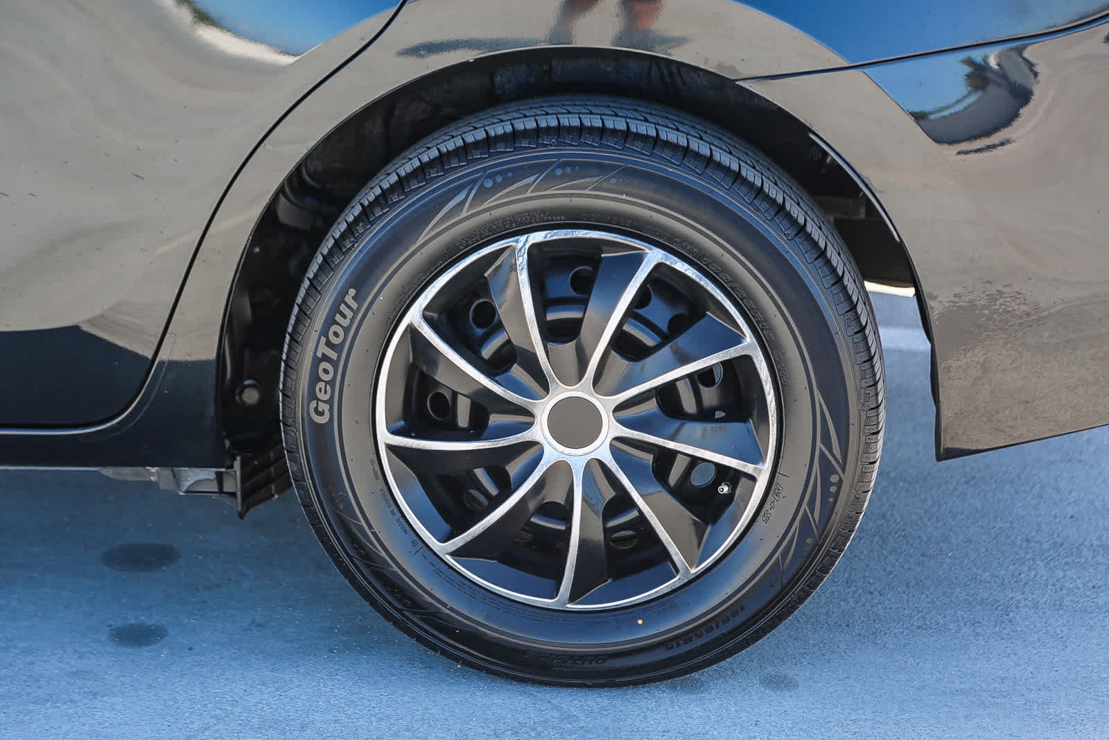Used 2015 Toyota Corolla L FWD image 11