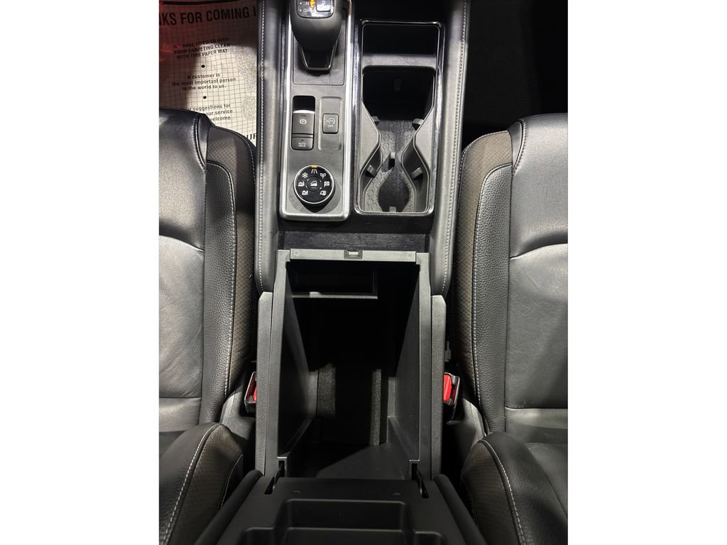 Used 2023 Nissan Pathfinder SL w/ Black Appearance Package image 21