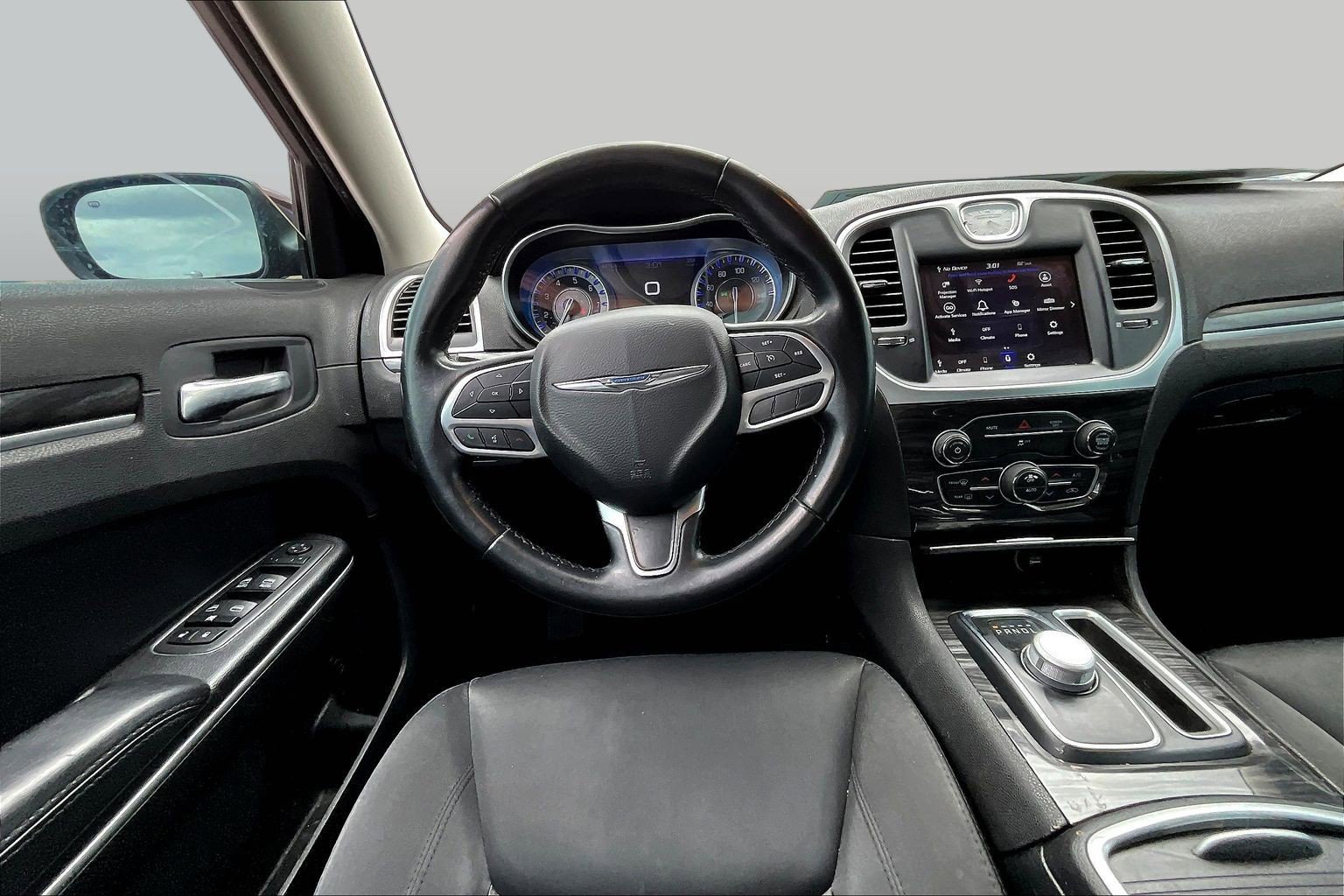 Used 2022 Chrysler 300 Touring w/ Sport Appearance Package image 4