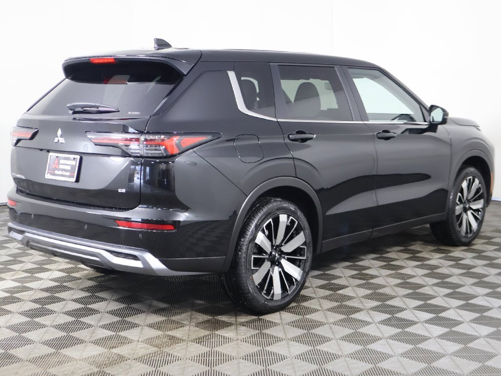 New 2026 Mitsubishi Outlander SE image 12
