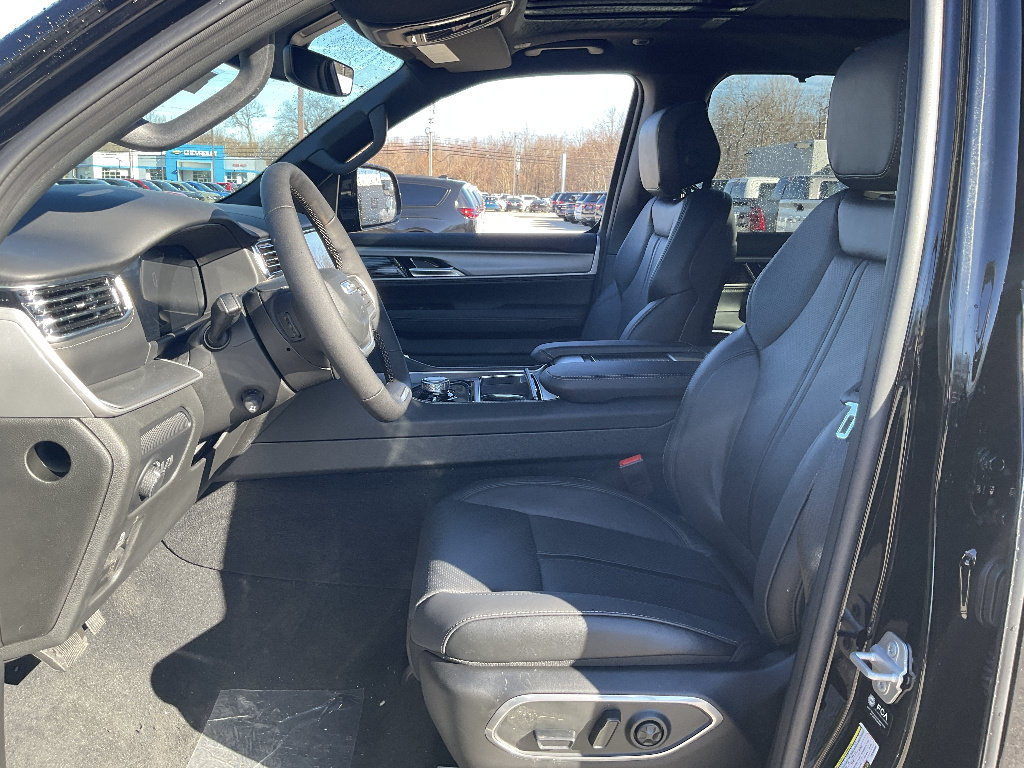 New 2026 Jeep Grand Wagoneer Limited AWD/4WD image 8