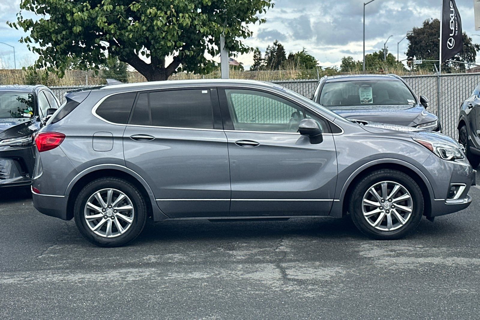 Used 2019 Buick Envision Essence FWD image 3