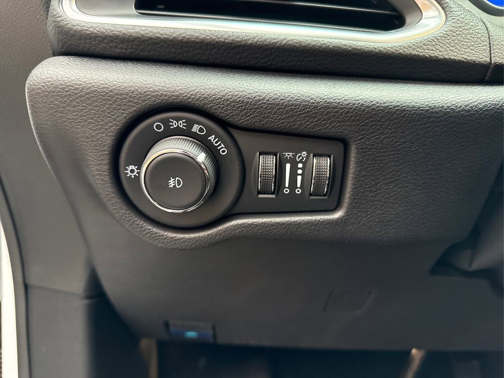 Used 2024 Chrysler Pacifica Limited w/ S Appearance Package image 26