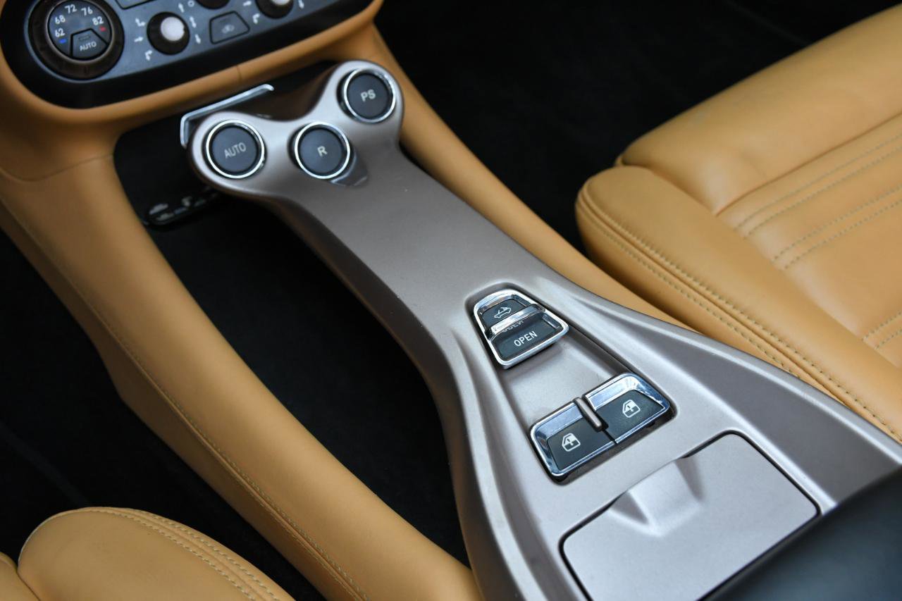Used 2014 Ferrari California RWD image 35