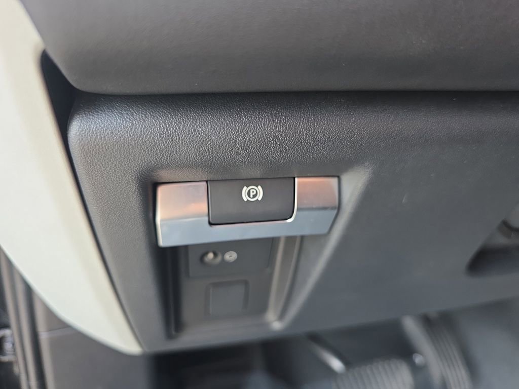 Used 2024 Land Rover Defender 90 S image 35