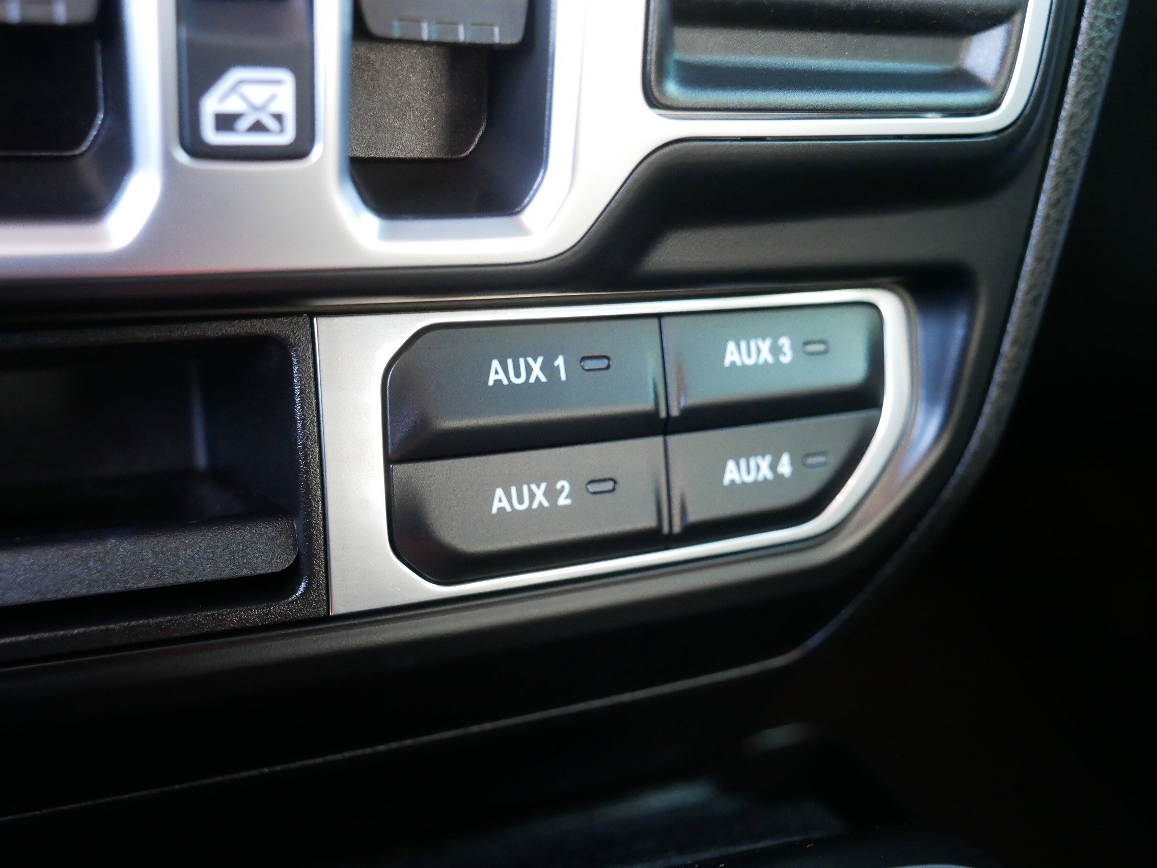 Used 2024 Jeep Wrangler Sahara w/ Technology Group image 32