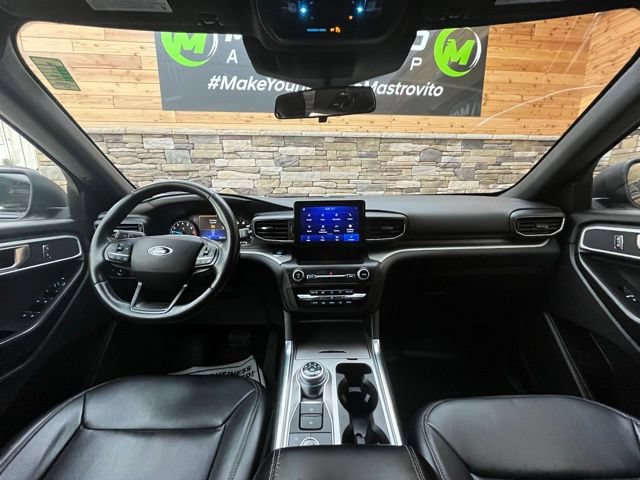 Used 2020 Ford Explorer XLT w/ Equipment Group 202A AWD/4WD image 16
