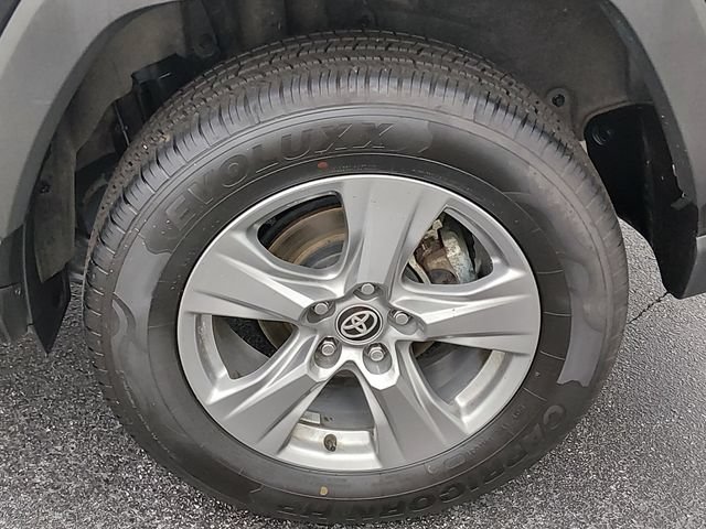 Used 2024 Toyota RAV4 XLE FWD image 18