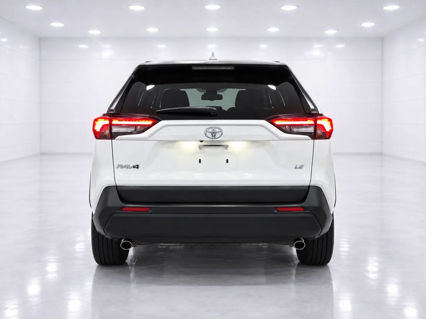 Used 2025 Toyota RAV4 LE FWD image 4