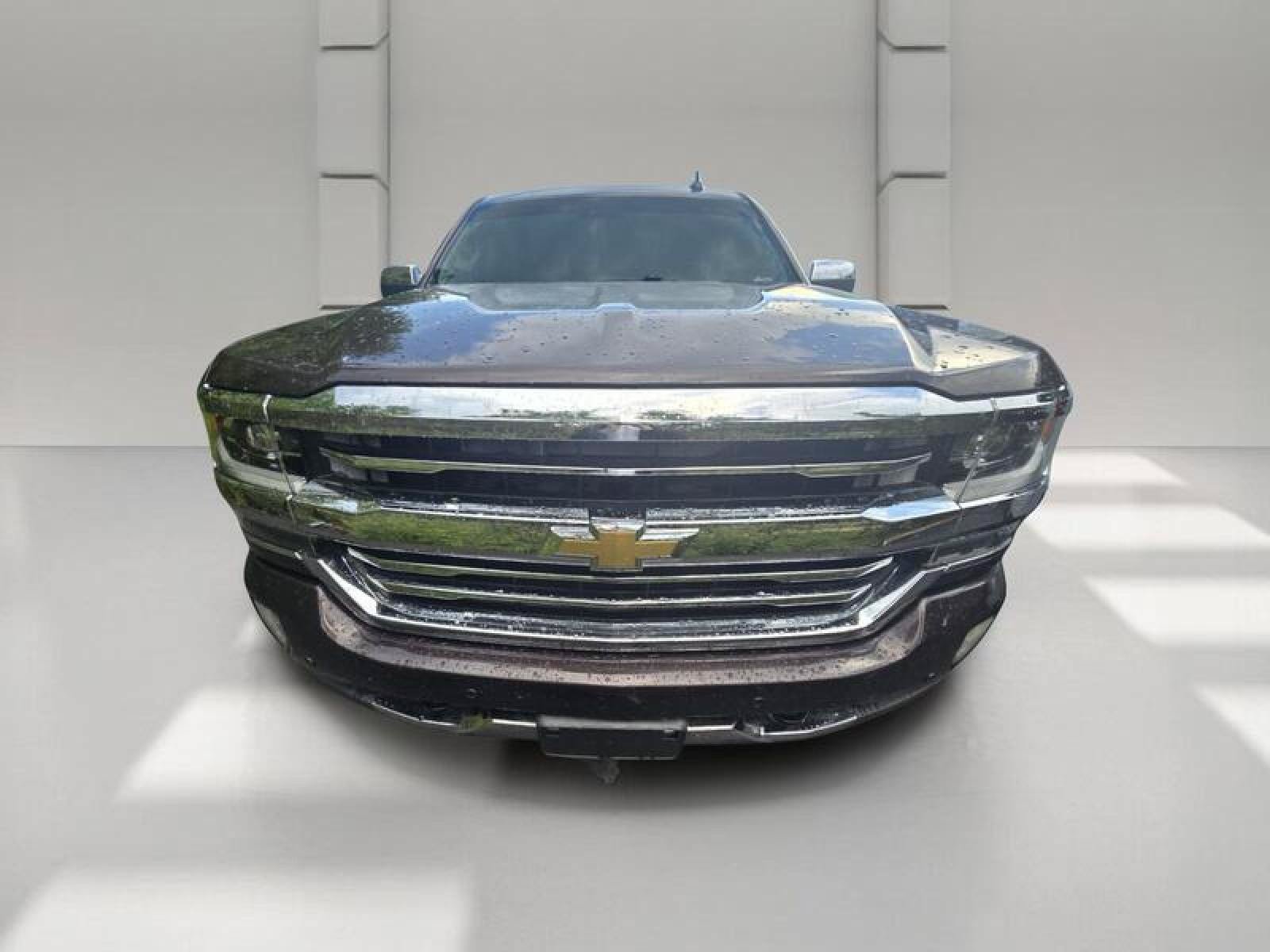 Used 2016 Chevrolet Silverado 1500 High Country w/ High Country Premium Package AWD/4WD image 2