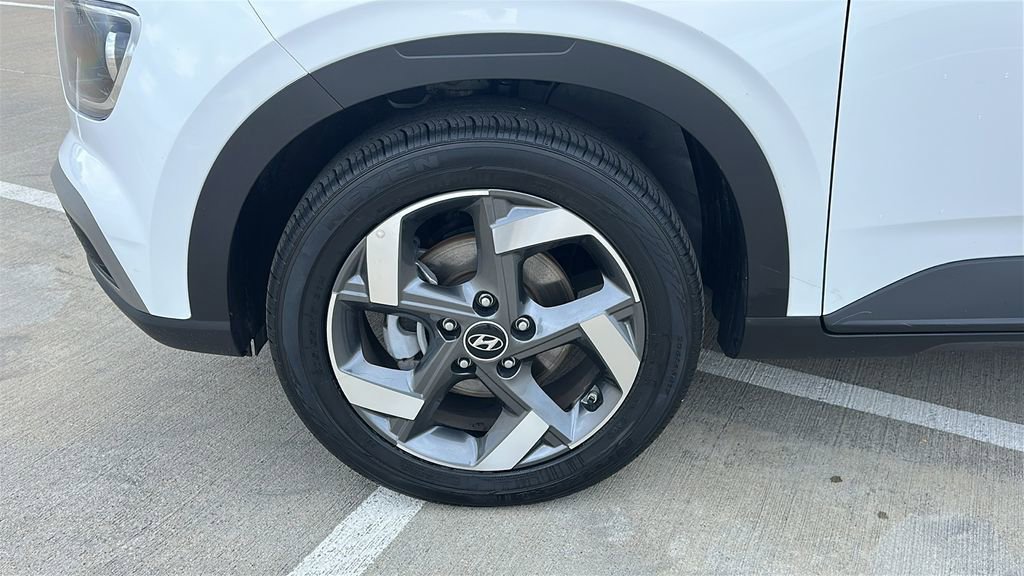 Certified 2025 Hyundai Venue SEL image 6