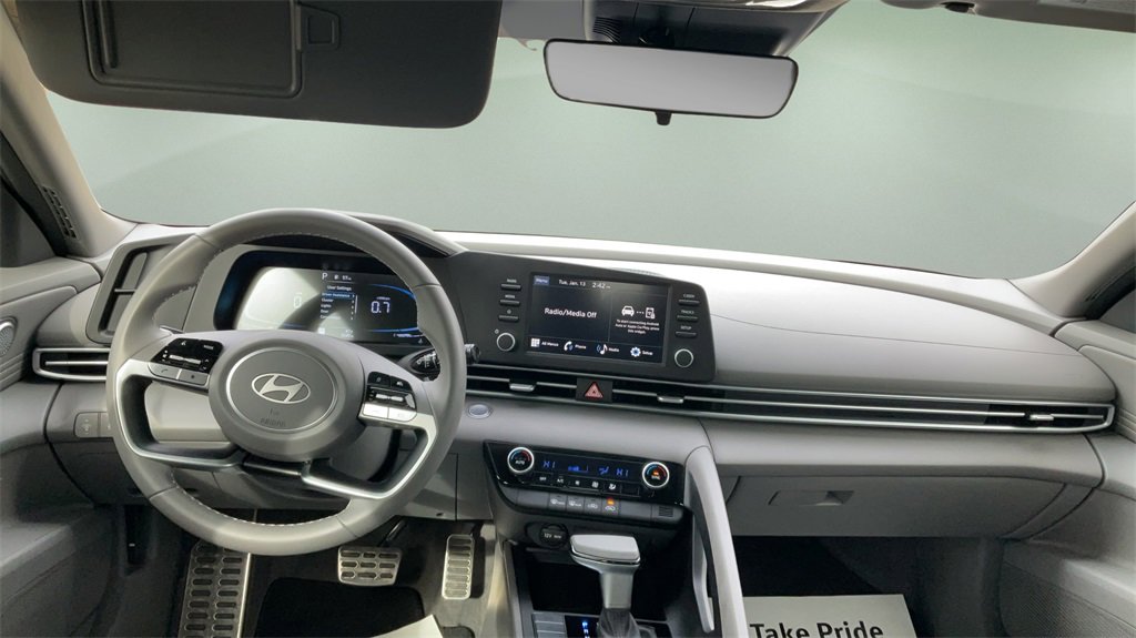 Certified 2025 Hyundai Elantra Sport image 20