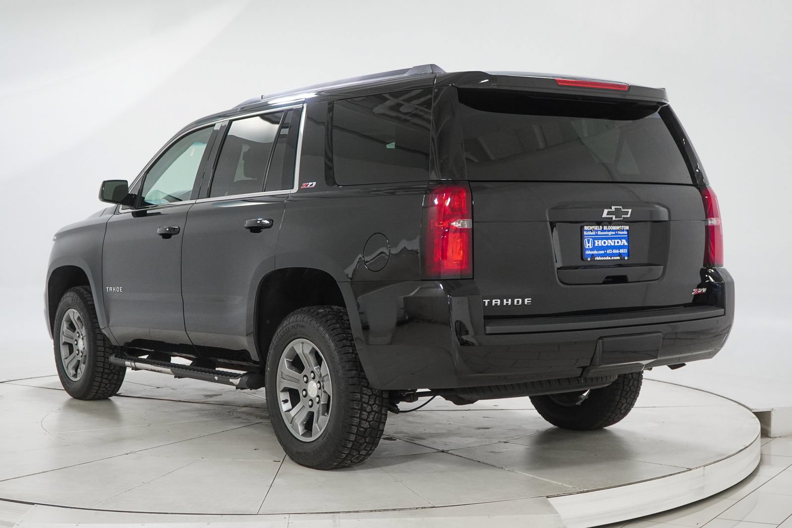 Used 2019 Chevrolet Tahoe LT w/ Luxury Package AWD/4WD image 5