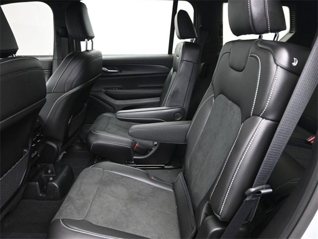 New 2025 Jeep Grand Cherokee L Altitude image 16