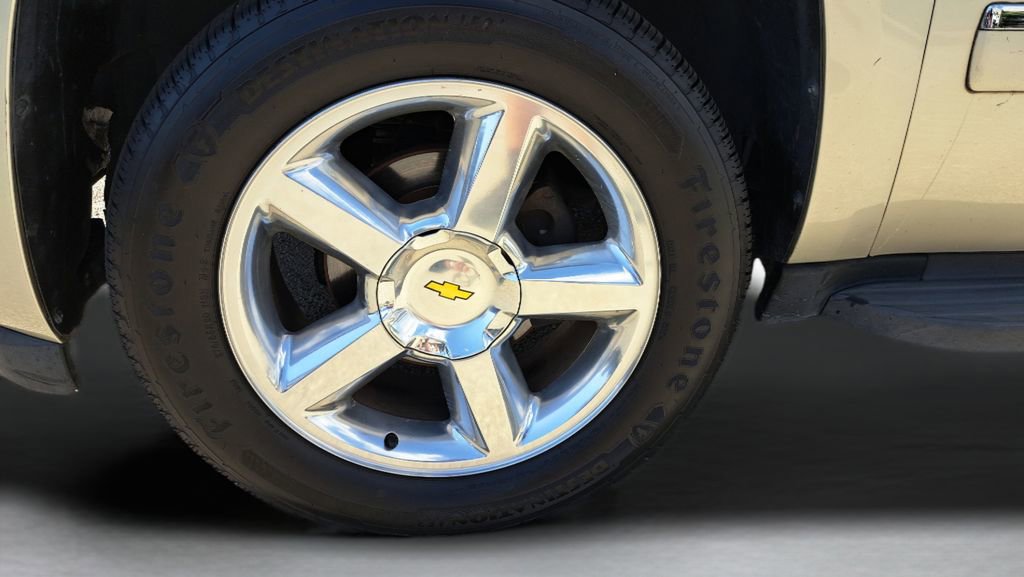 Used 2013 Chevrolet Suburban LTZ image 16