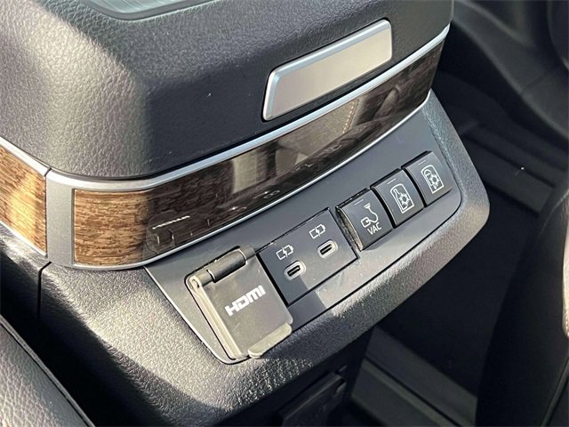 Used 2025 Toyota Sienna Platinum image 20