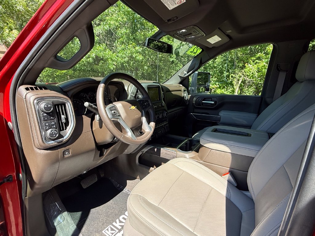 Used 2022 Chevrolet Silverado 2500 LTZ w/ LTZ Convenience Package AWD/4WD image 11