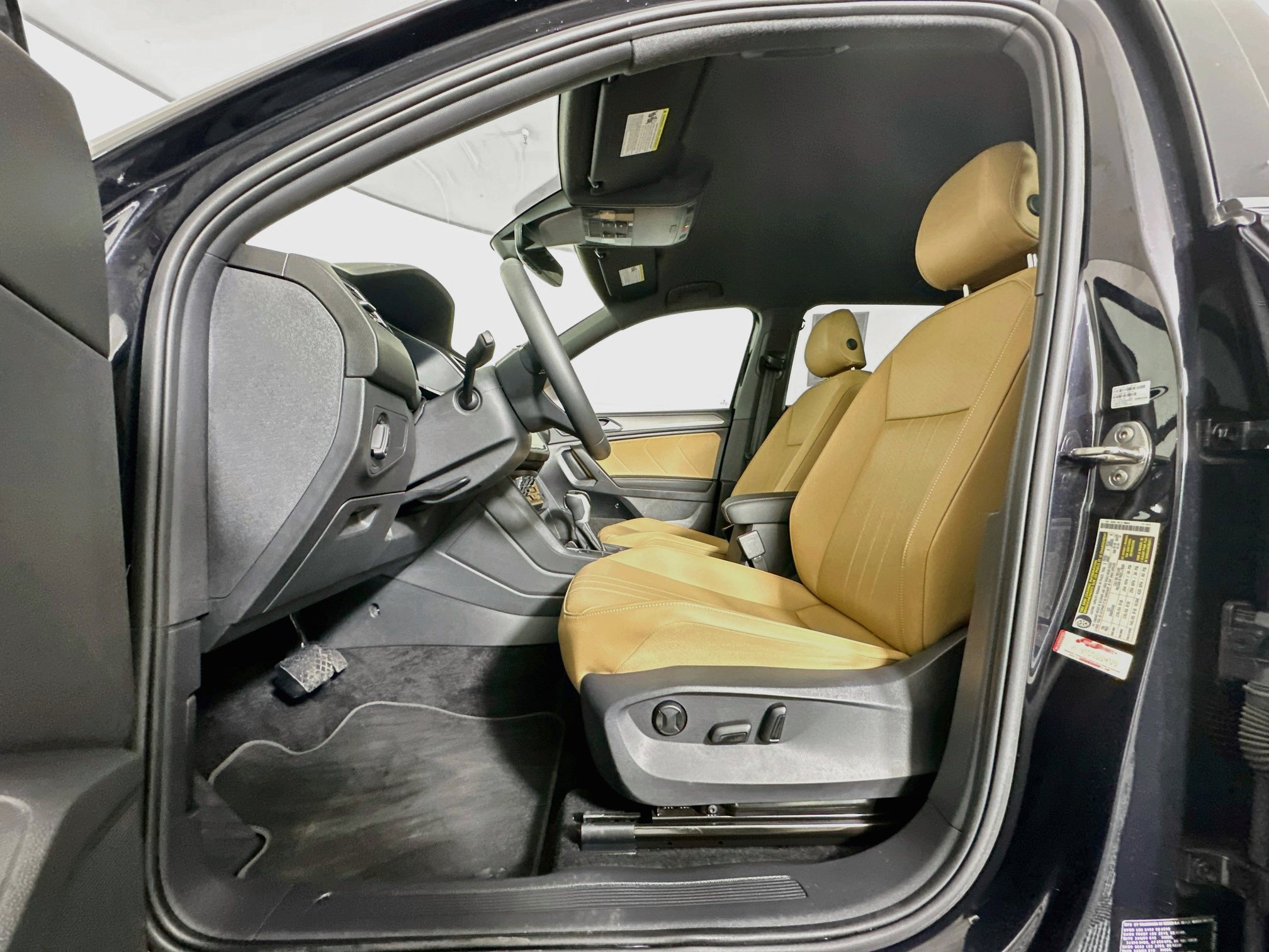 Used 2023 Volkswagen Tiguan SE FWD image 13