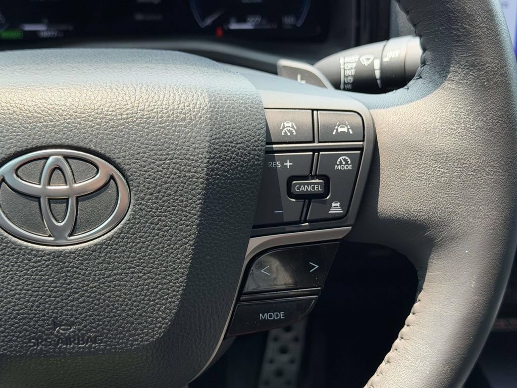 Used 2025 Toyota Camry XSE FWD image 10