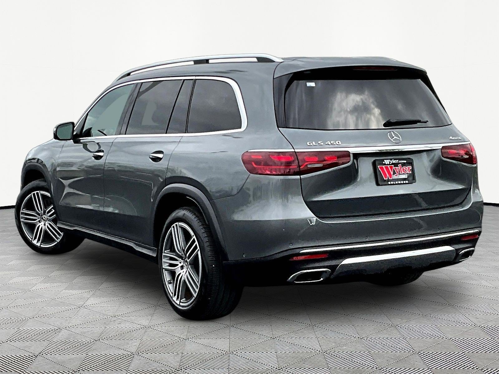 Used 2025 Mercedes-Benz GLS 450 4MATIC image 4