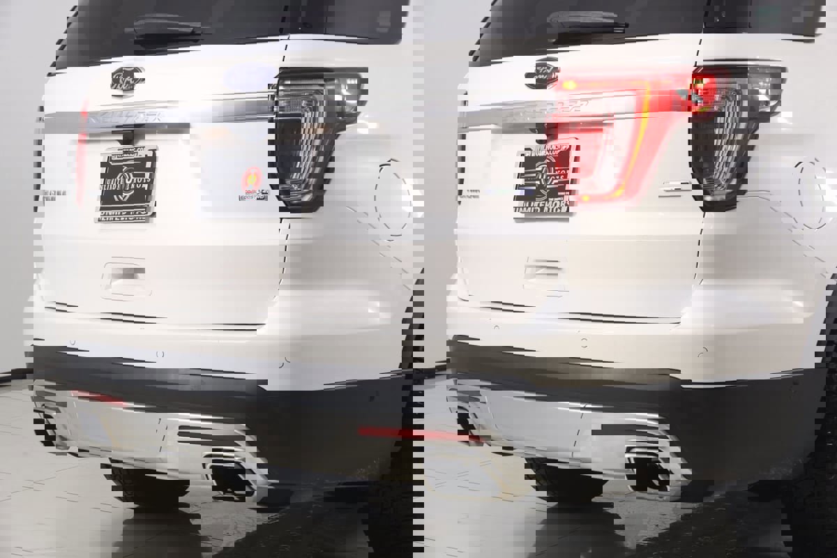 Used 2016 Ford Explorer Platinum image 44