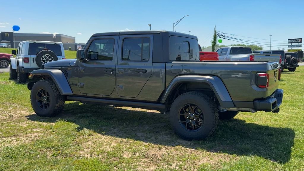 Used 2024 Jeep Gladiator Sport AWD/4WD image 4