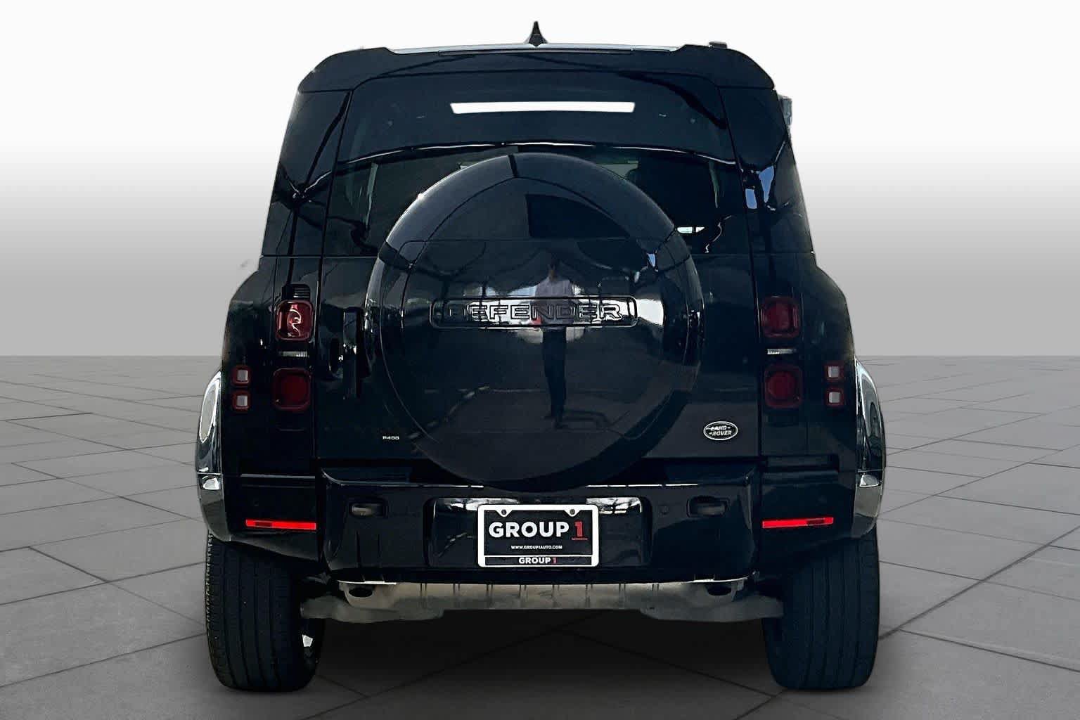 Used 2023 Land Rover Defender 110 X-Dynamic SE AWD/4WD image 5