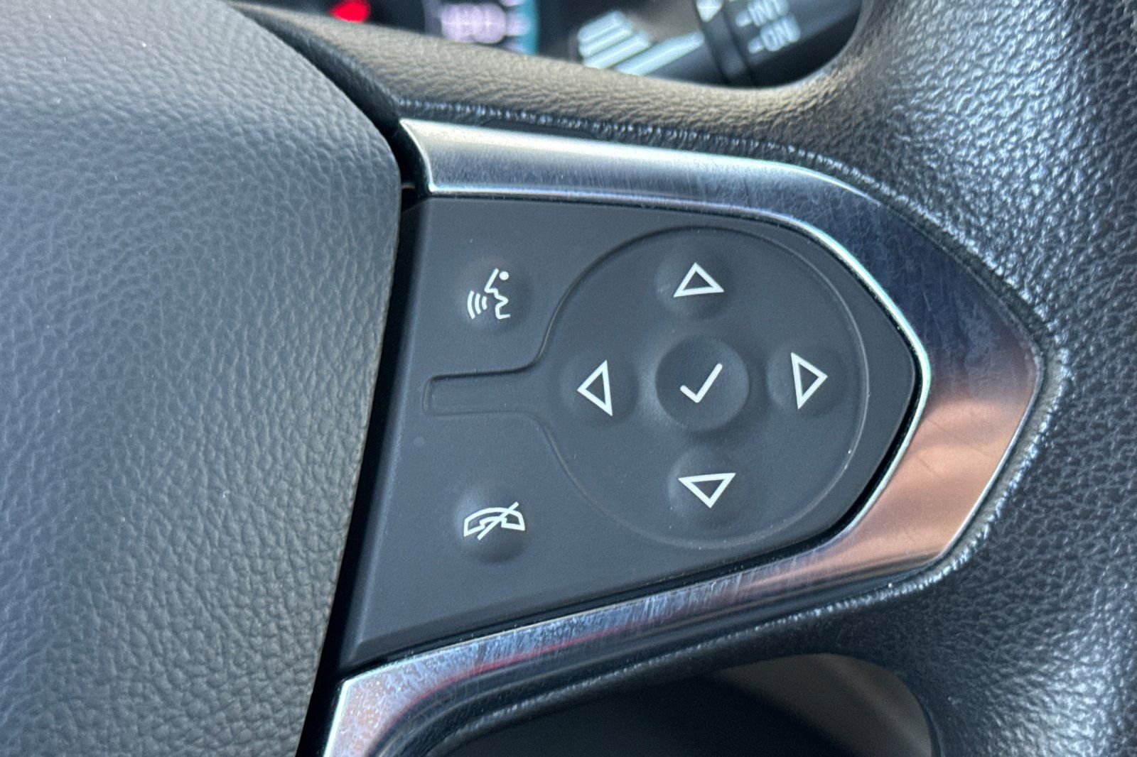 Used 2022 Chevrolet Traverse LS w/ Midnight/Sport Edition image 28