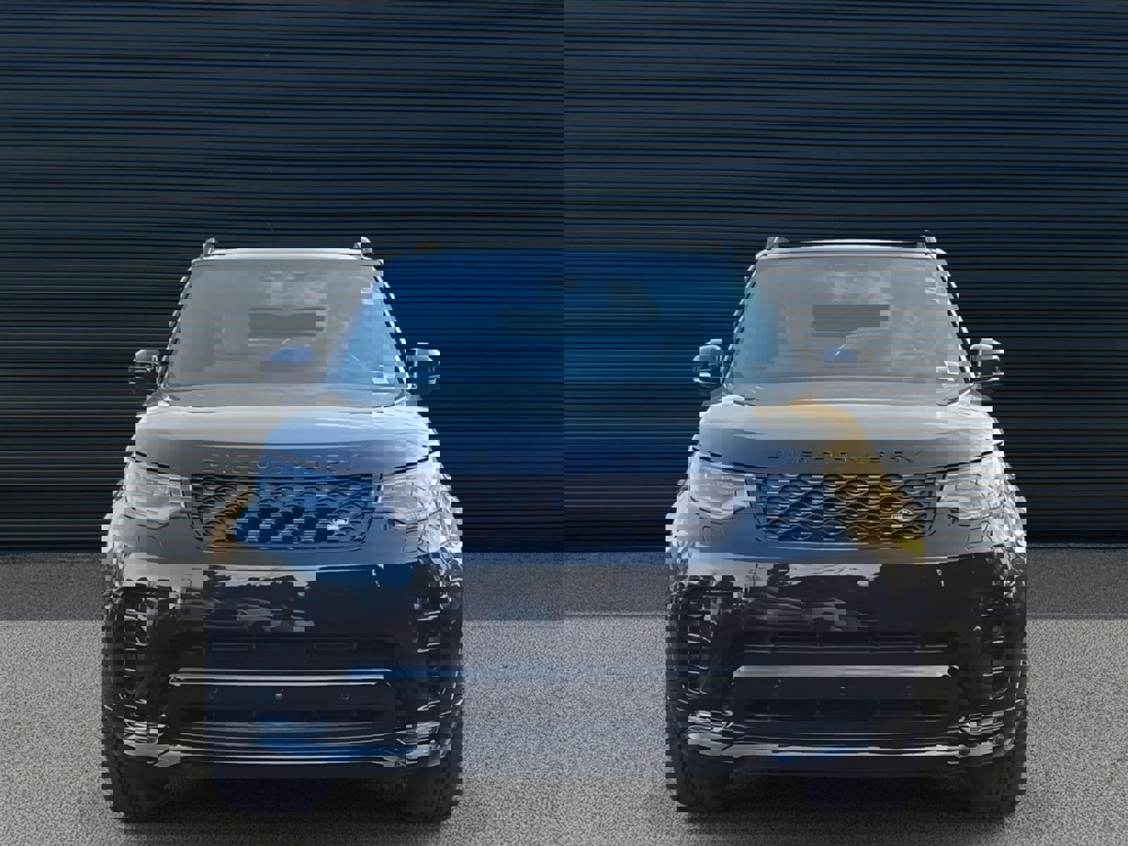 New 2025 Land Rover Discovery Dynamic SE image 2