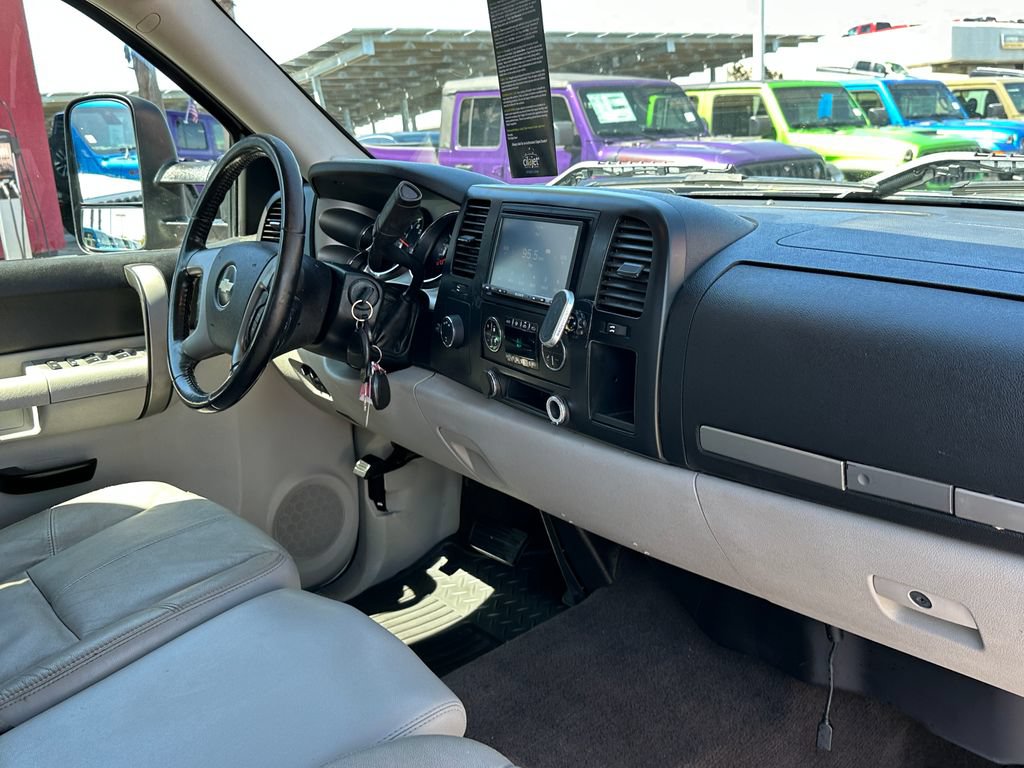 Used 2008 Chevrolet Silverado 2500 LT w/ 1LT Convenience Package AWD/4WD image 14