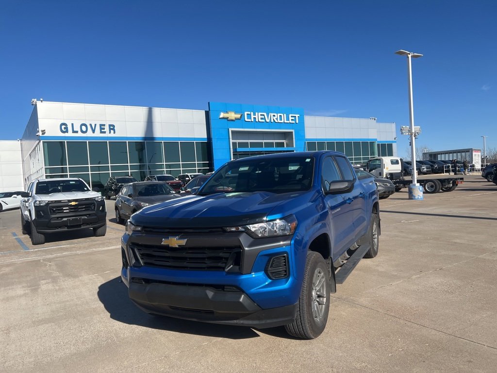 Used 2024 Chevrolet Colorado LT image 2