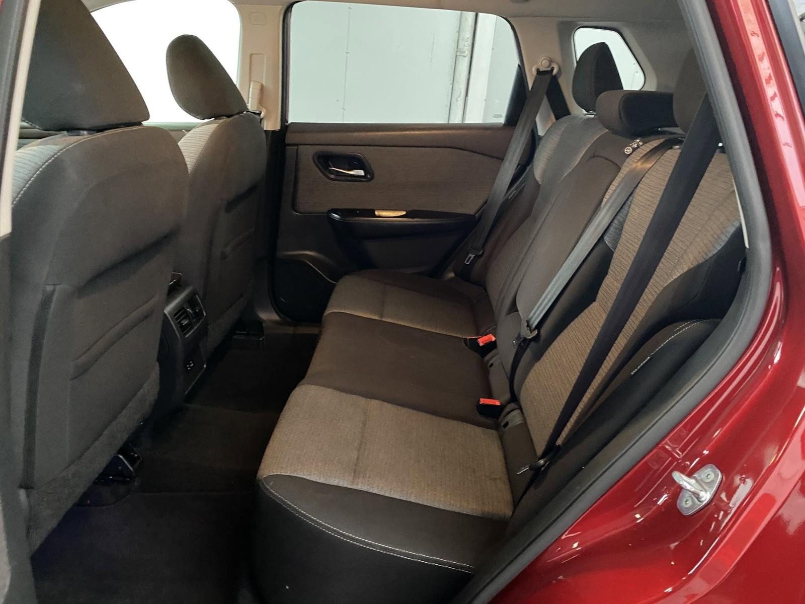 Used 2022 Nissan Rogue SV FWD image 16
