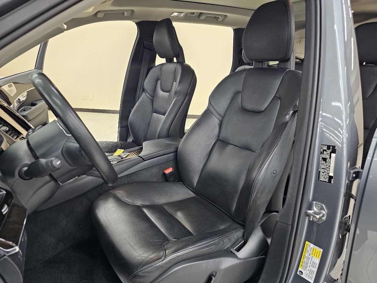 Used 2016 Volvo XC90 T6 Momentum w/ Momentum Plus Package image 19