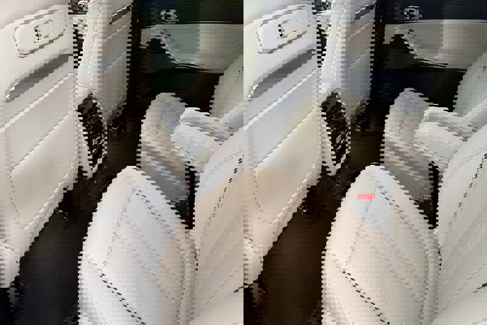 Used 2026 BMW X7 xDrive40i w/ M Sport Package image 4