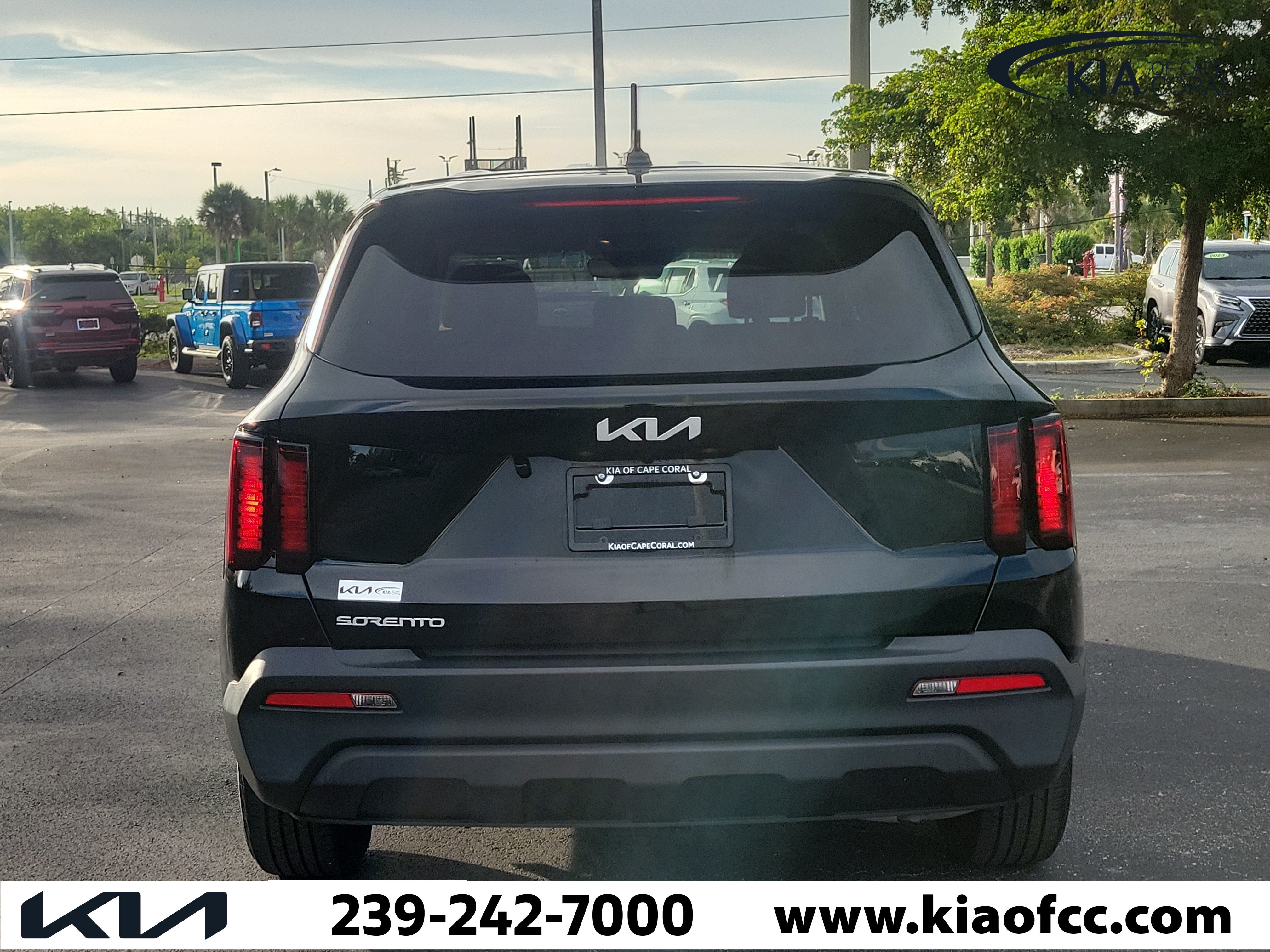 Certified 2023 Kia Sorento LX FWD image 5
