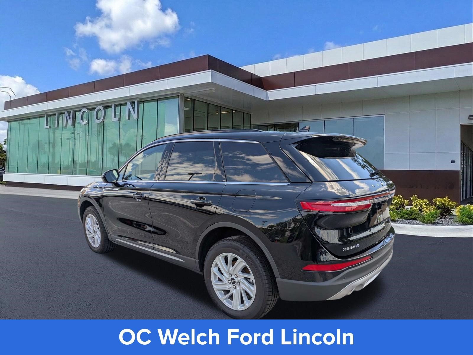 Certified 2026 Lincoln Corsair Premiere FWD image 4