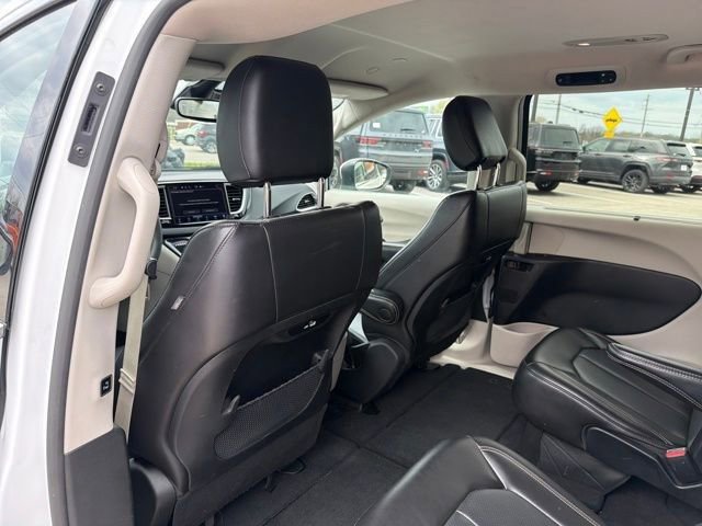 Used 2023 Chrysler Pacifica Touring-L FWD image 24