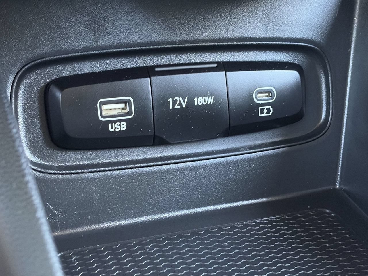 Used 2023 Hyundai Venue SE FWD image 27