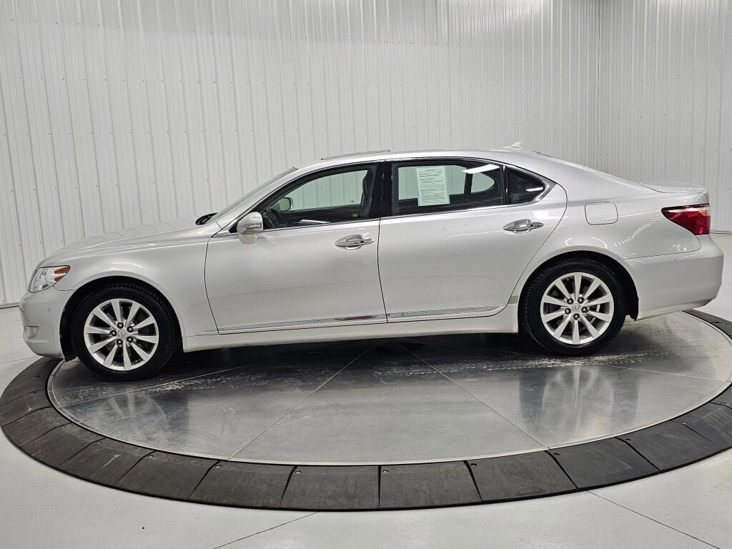 Used 2011 Lexus LS 460 L w/ Luxury Pkg image 2