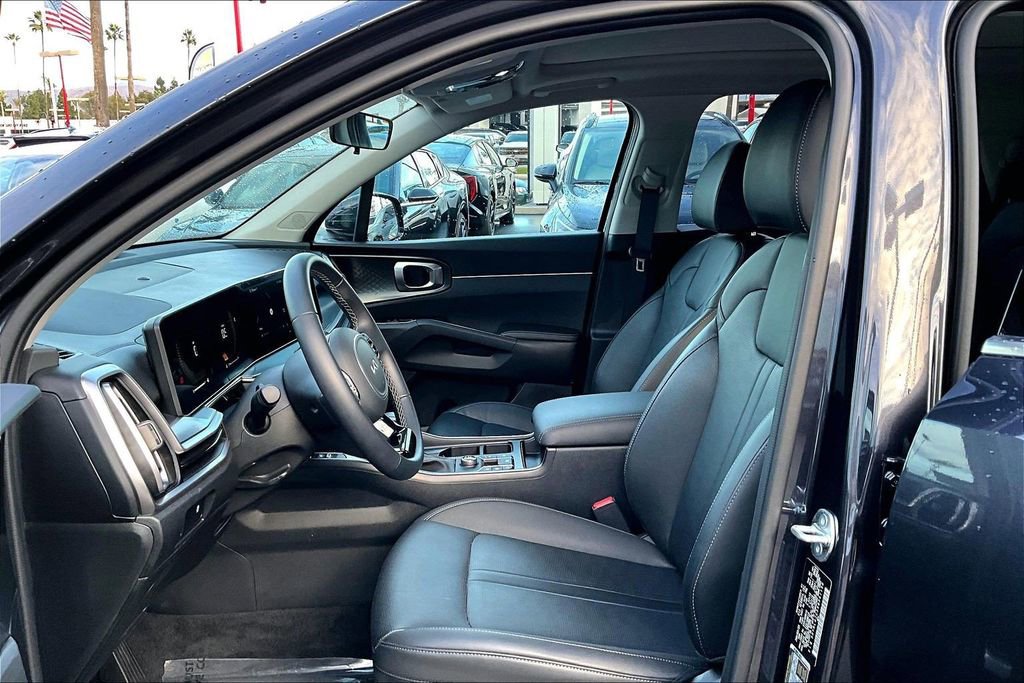 Used 2025 Kia Sorento S w/ Panoramic Sunroof Package image 14