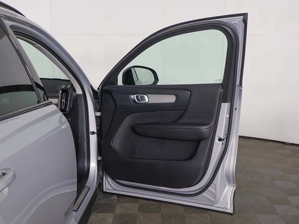 Used 2023 Volvo XC40 B5 Plus w/ Climate Package AWD/4WD image 21