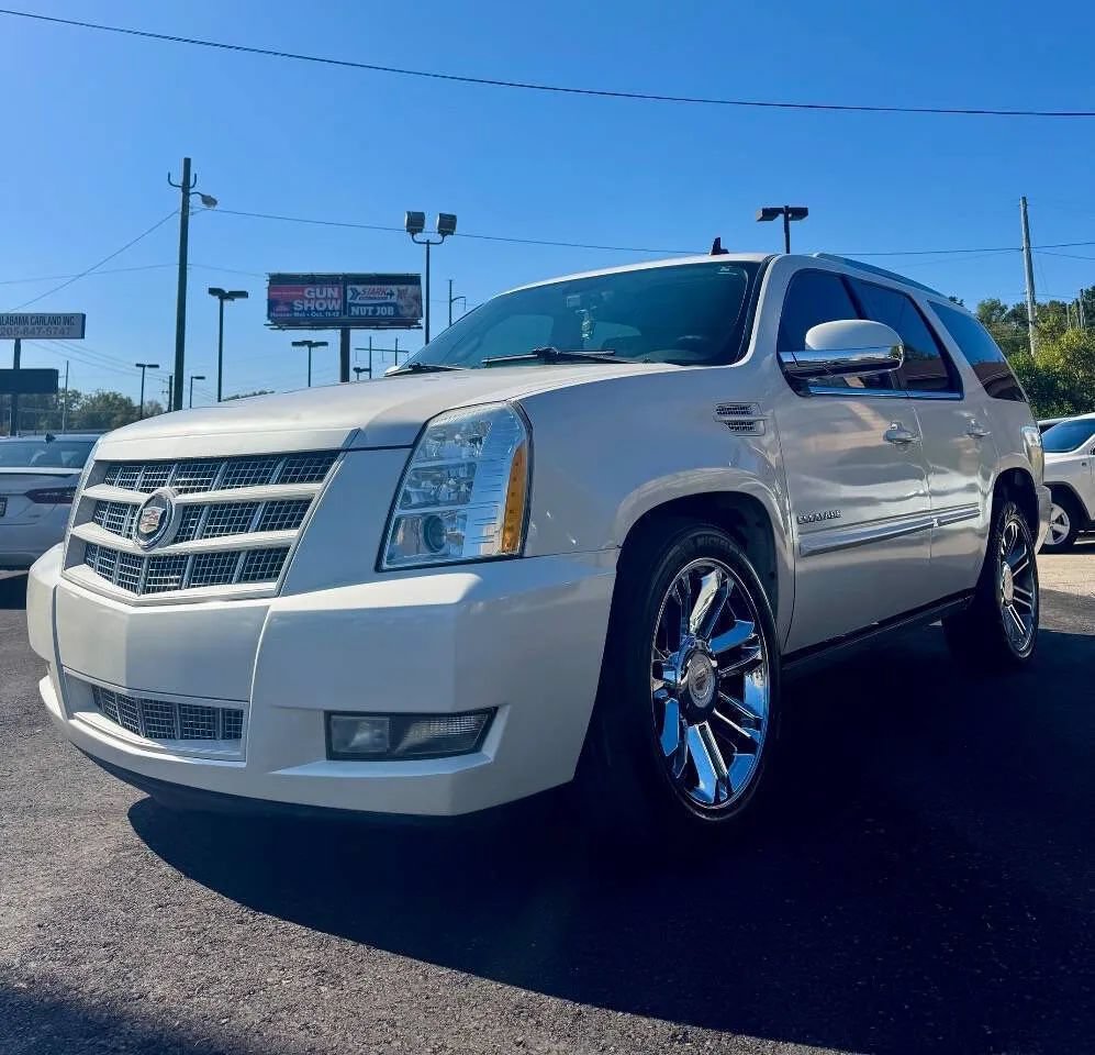 Used 2013 Cadillac Escalade Premium AWD/4WD image 5