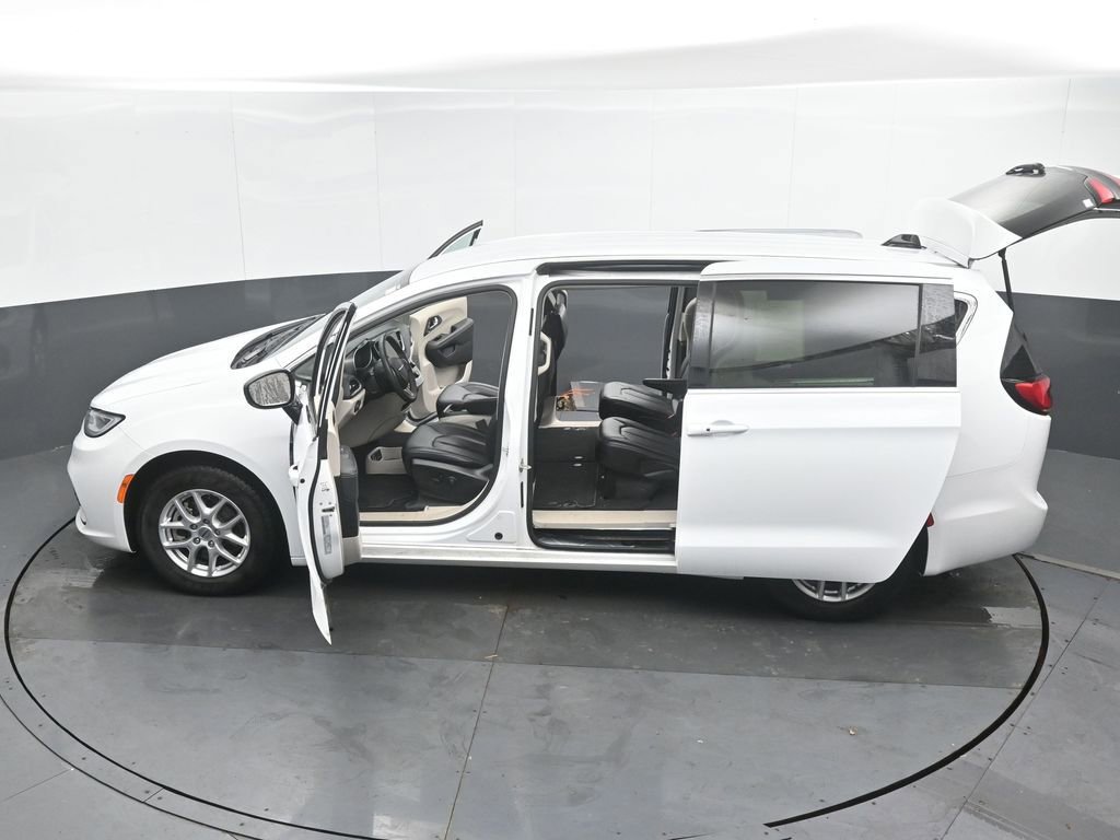 Used 2024 Chrysler Pacifica Touring-L FWD image 52