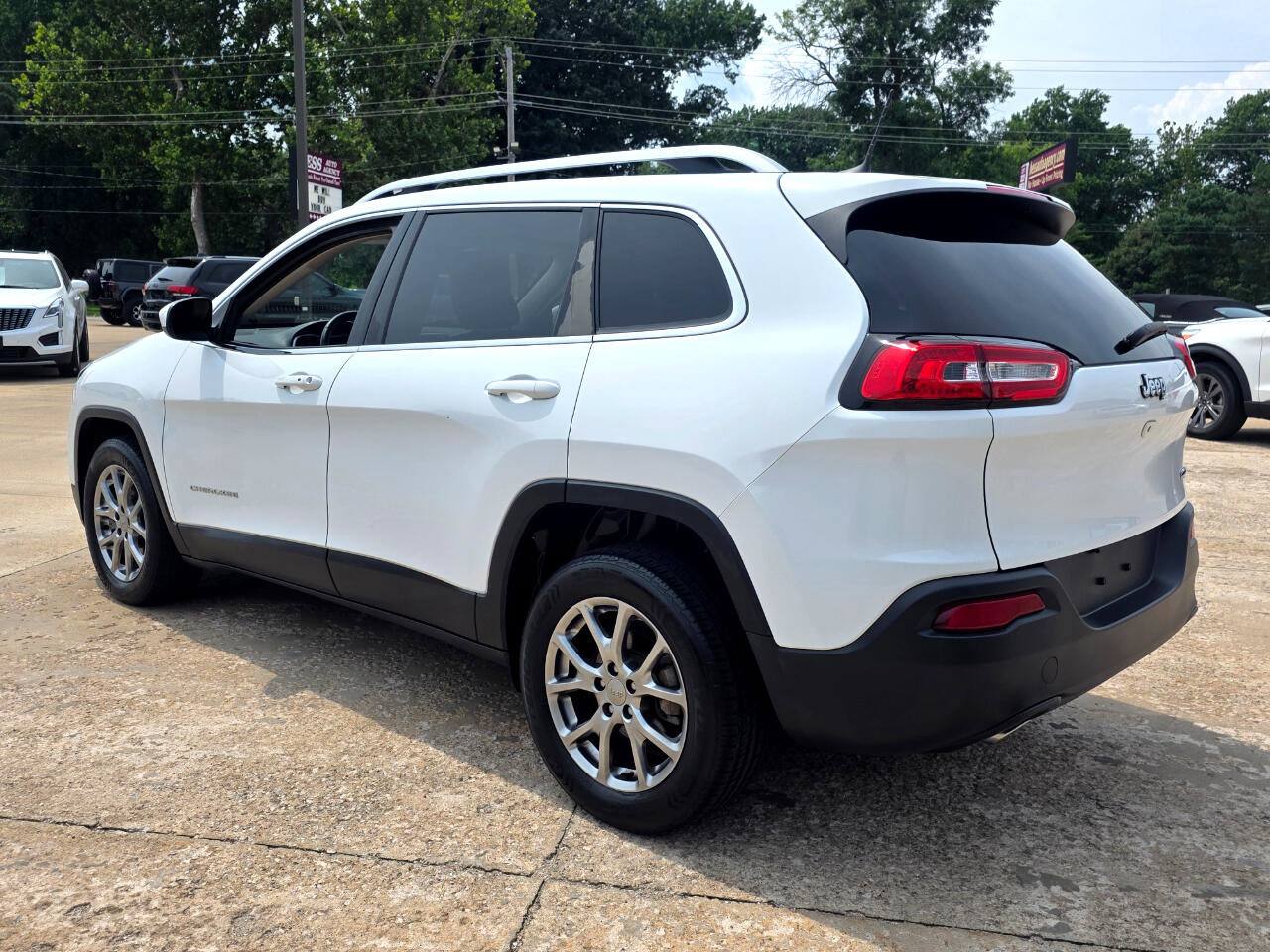 Used 2018 Jeep Cherokee Latitude Plus image 14
