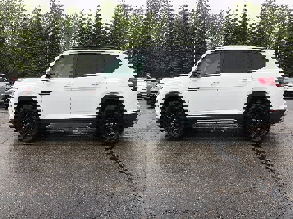 New 2025 Volkswagen Atlas Peak Edition SE image 7