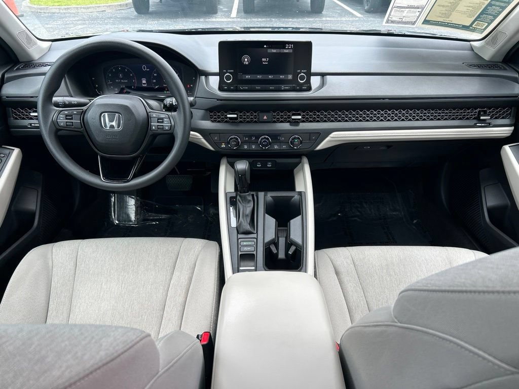 Used 2025 Honda Accord SE image 10