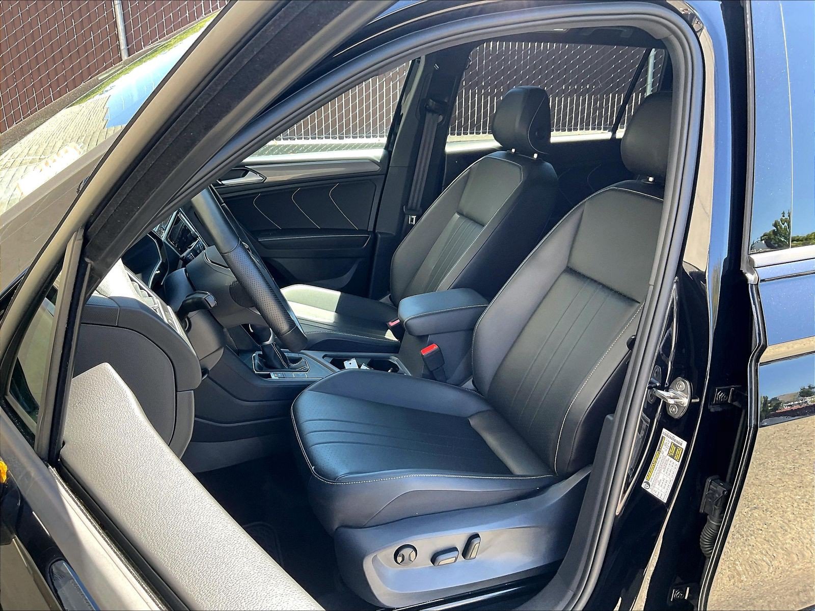 Certified 2023 Volkswagen Tiguan SE R-Line FWD image 24