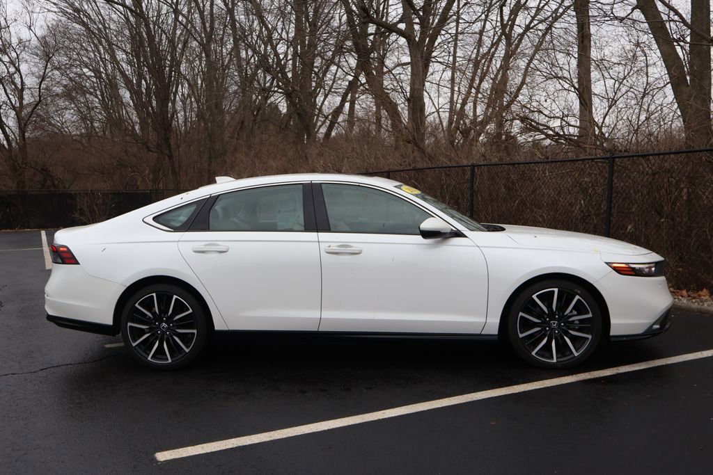 Used 2023 Honda Accord Touring image 9