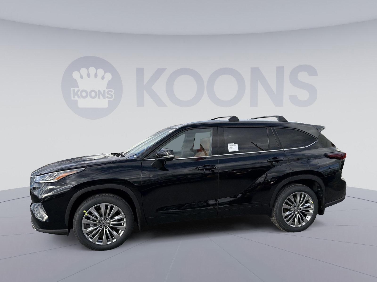 New 2026 Toyota Highlander Platinum image 2